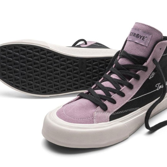 Straye Other - STRØYE Trust None- Purple and Black size 3 high tops